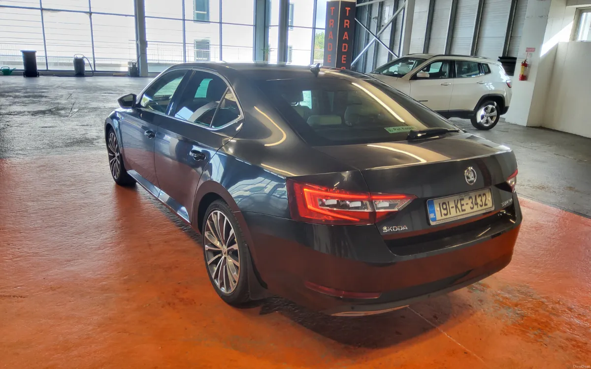 Skoda Superb 2019 - Image 4