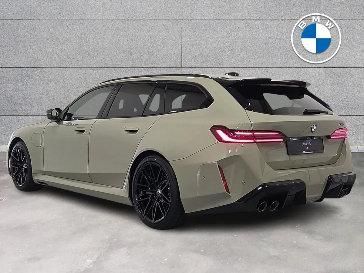 BMW M5 Touring - Image 2