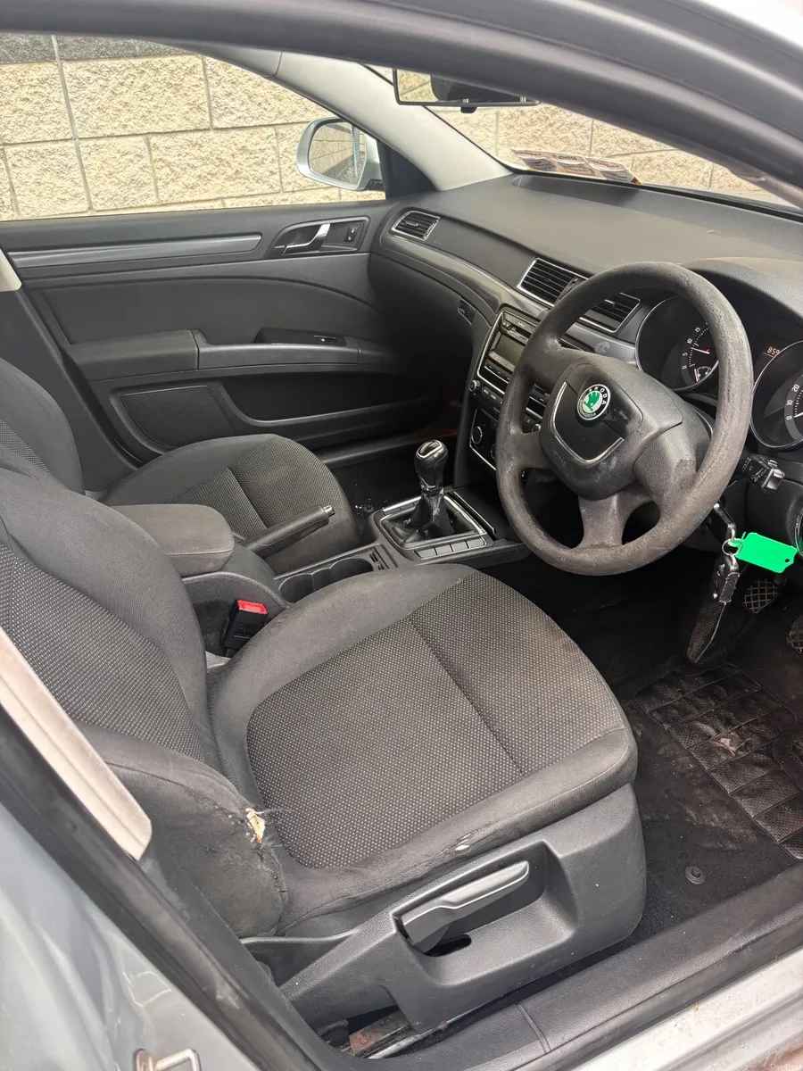 Skoda Superb 2013 - Image 4