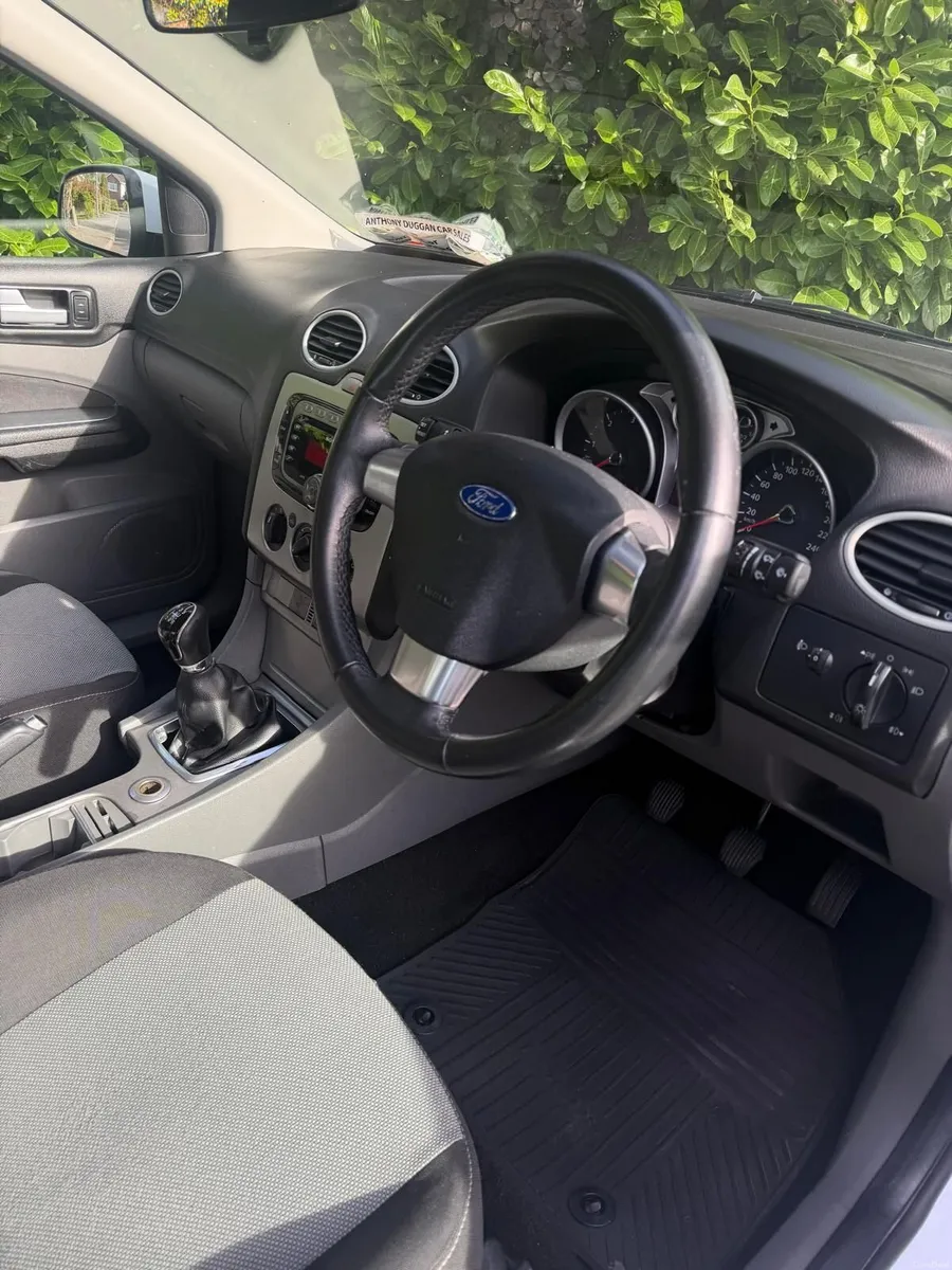 Ford Focus 2011 - excellent condition - Image 3