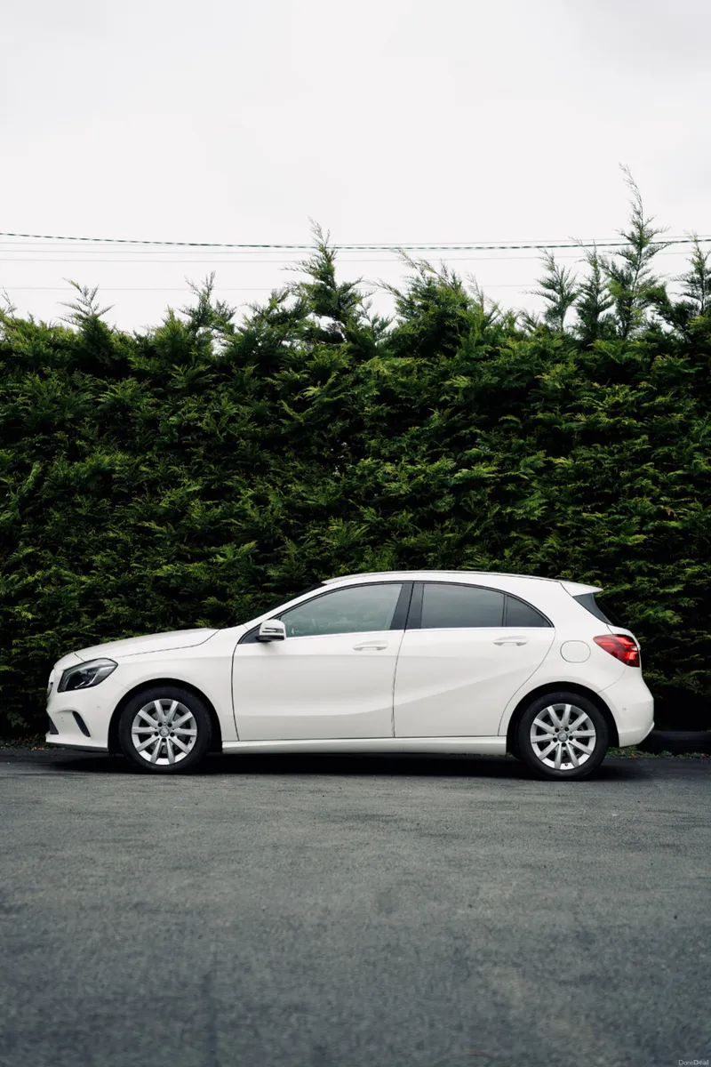 Mercedes Benz A180 2016 | Blind Spot Assist - Image 2