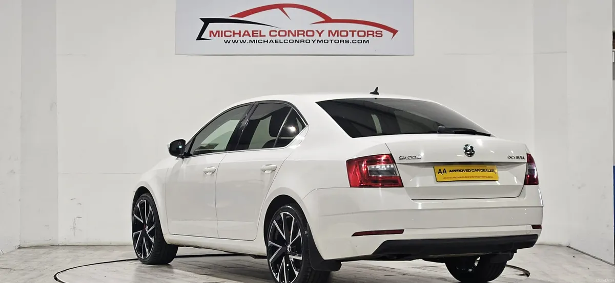 Skoda Octavia SE TECH UPGRADED - Image 6