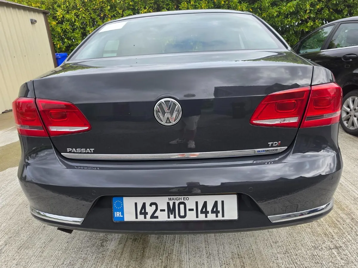 Volkswagen Passat 1.6TDI Bluemotion Executive 2014 - Image 2