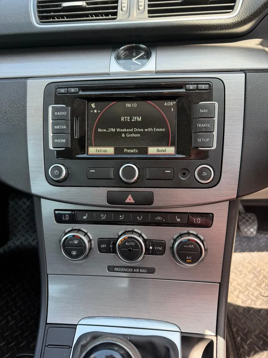 Volkswagen Passat 1.6TDI Bluemotion Executive 2014 - Image 5