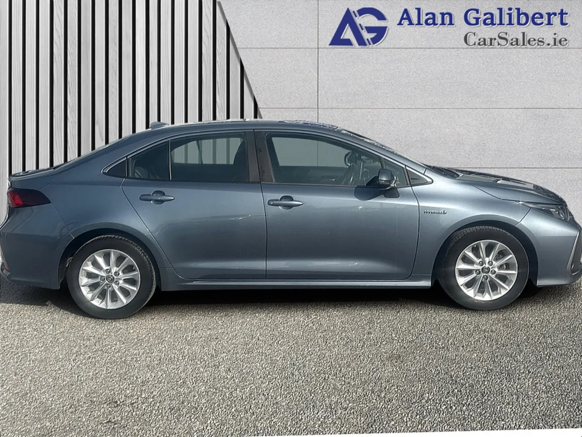 Toyota Corolla LUNA SALOON HYBRID AUTO - Image 3