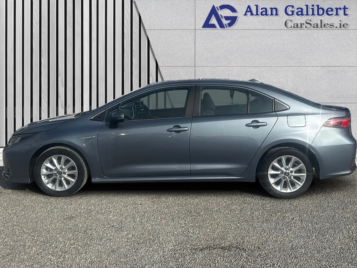 Toyota Corolla LUNA SALOON HYBRID AUTO - Image 5