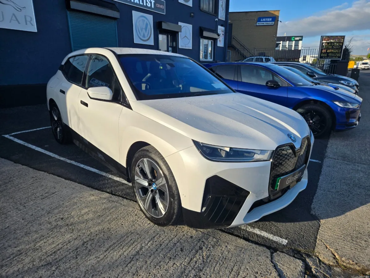 BMW iX XDRIVE40 M SPORT - Image 4