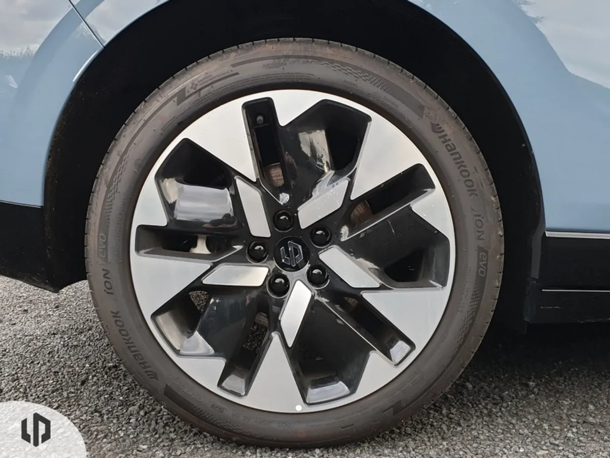 Leapmotor B05 DESIGN 67.1KWH 482KM 4DR - Image 6