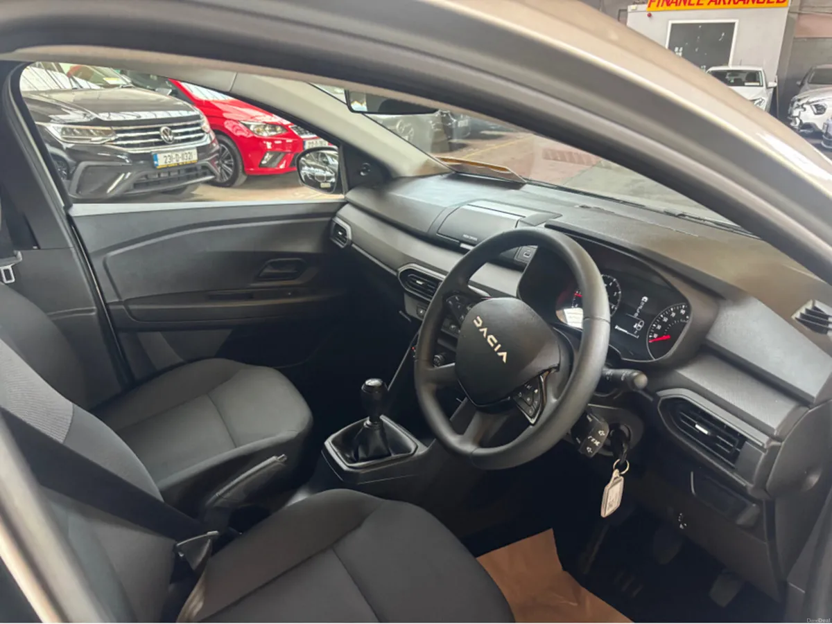 Dacia Sandero ESSENTIAL TCE 90 5SPEED N - Image 3