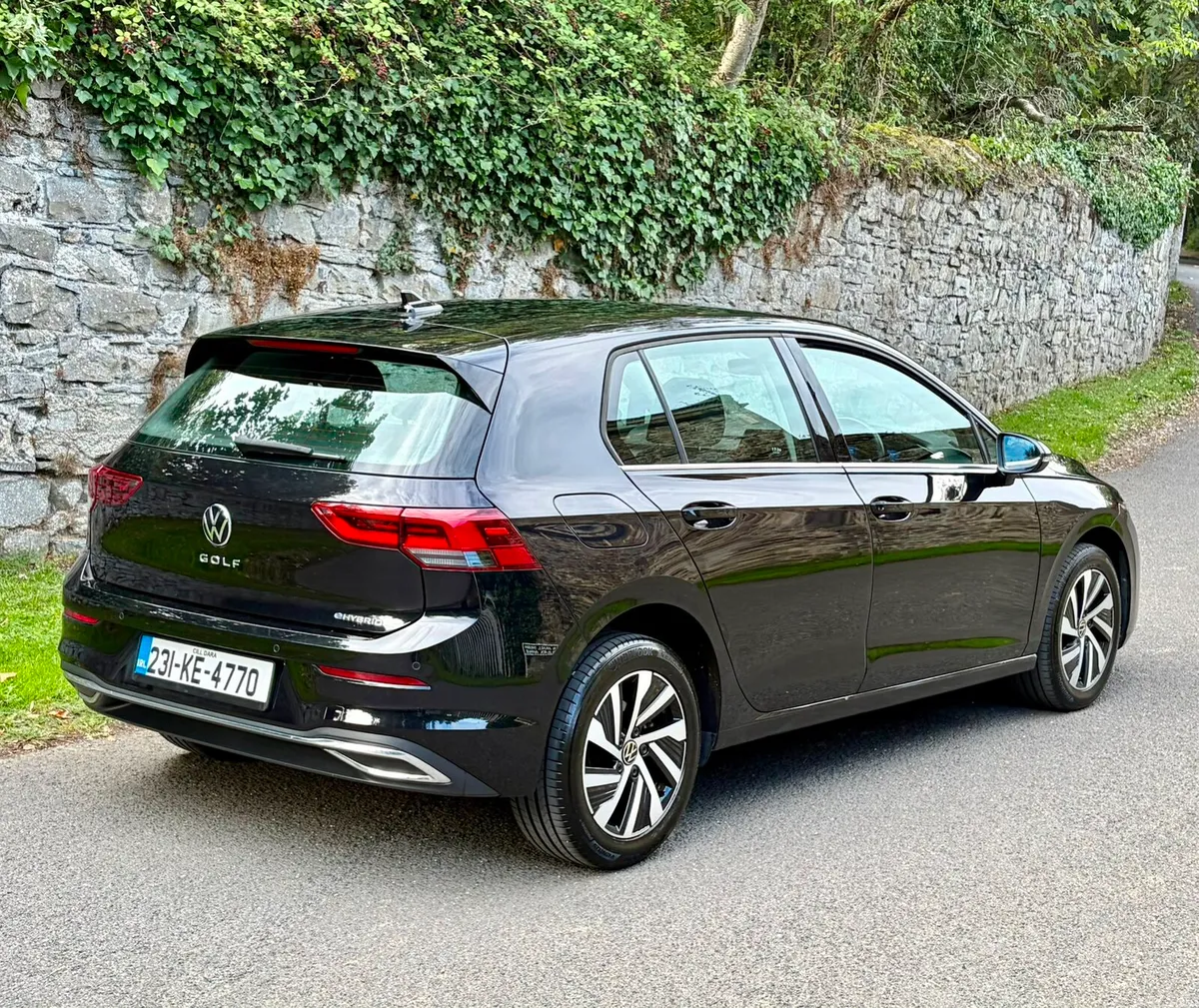 23 VW Golf 1.4 TSI Style E-HYBRID petrol automatic - Image 3