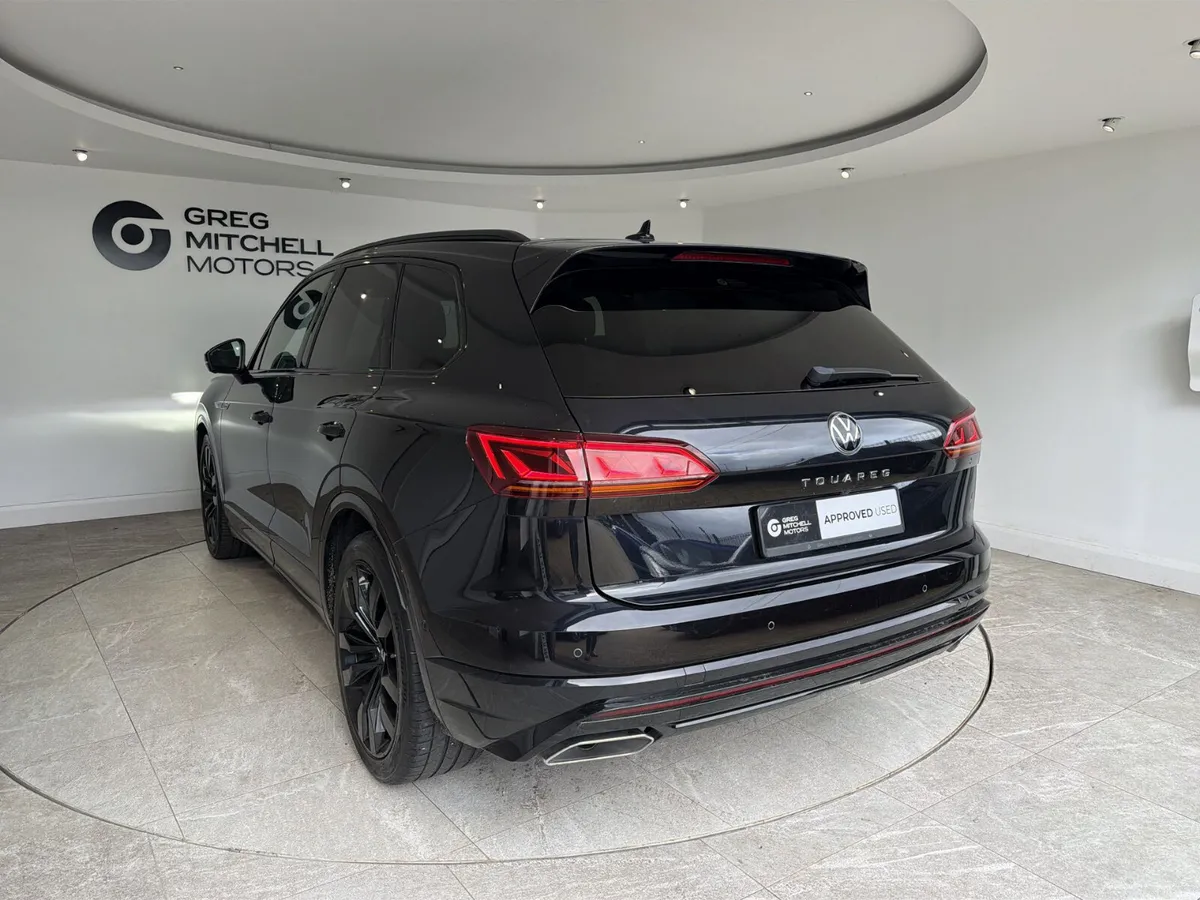 2022 Volkswagen Touareg 3.0 TDI V6 Black Edition S - Image 5