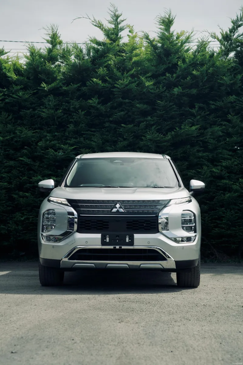 Mitsubishi Outlander PHEV 2021- High Spec - Image 3