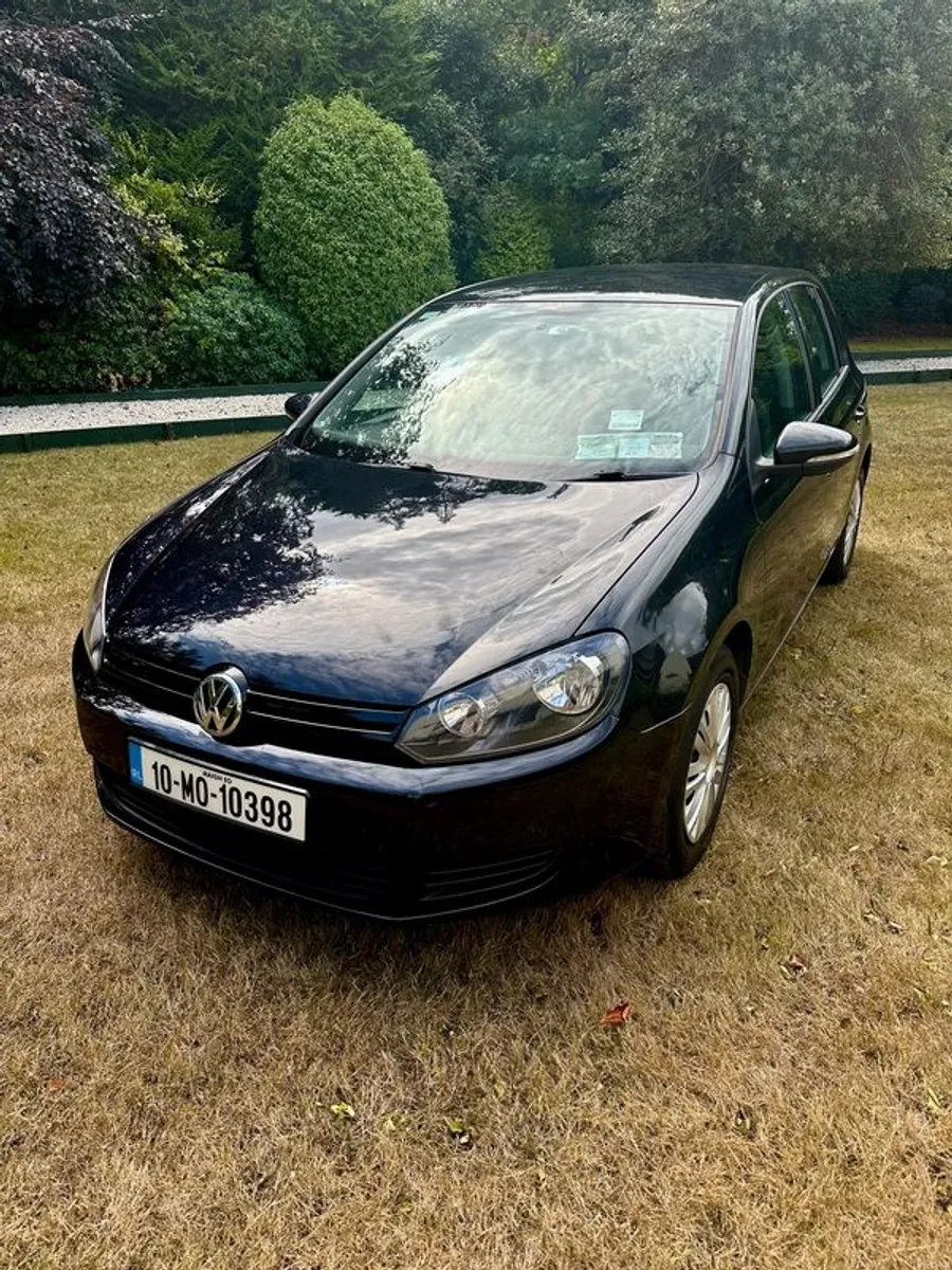 2010 Volkswagen Golf - Image 2