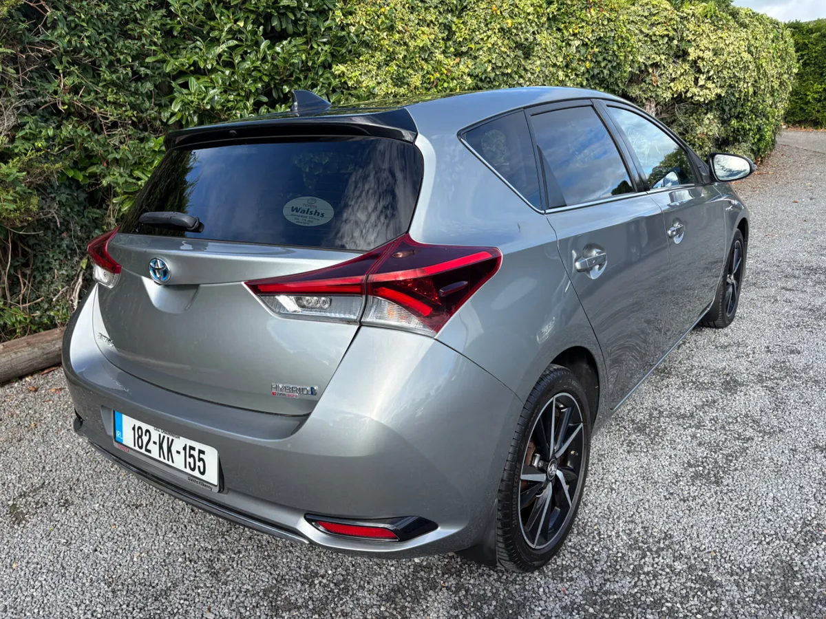 Toyota Auris 2018 Hybrid Luna Sport - Image 3
