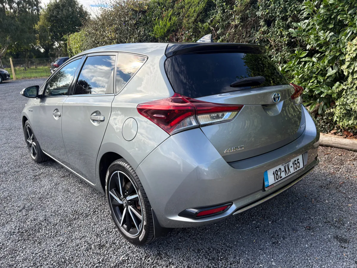 Toyota Auris 2018 Hybrid Luna Sport - Image 4