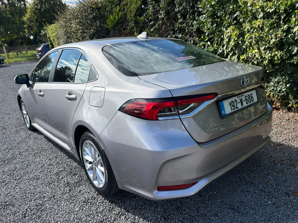 Toyota Corolla 2019 Hybrid - Image 3