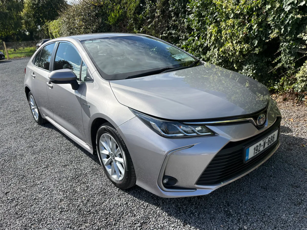 Toyota Corolla 2019 Hybrid - Image 2