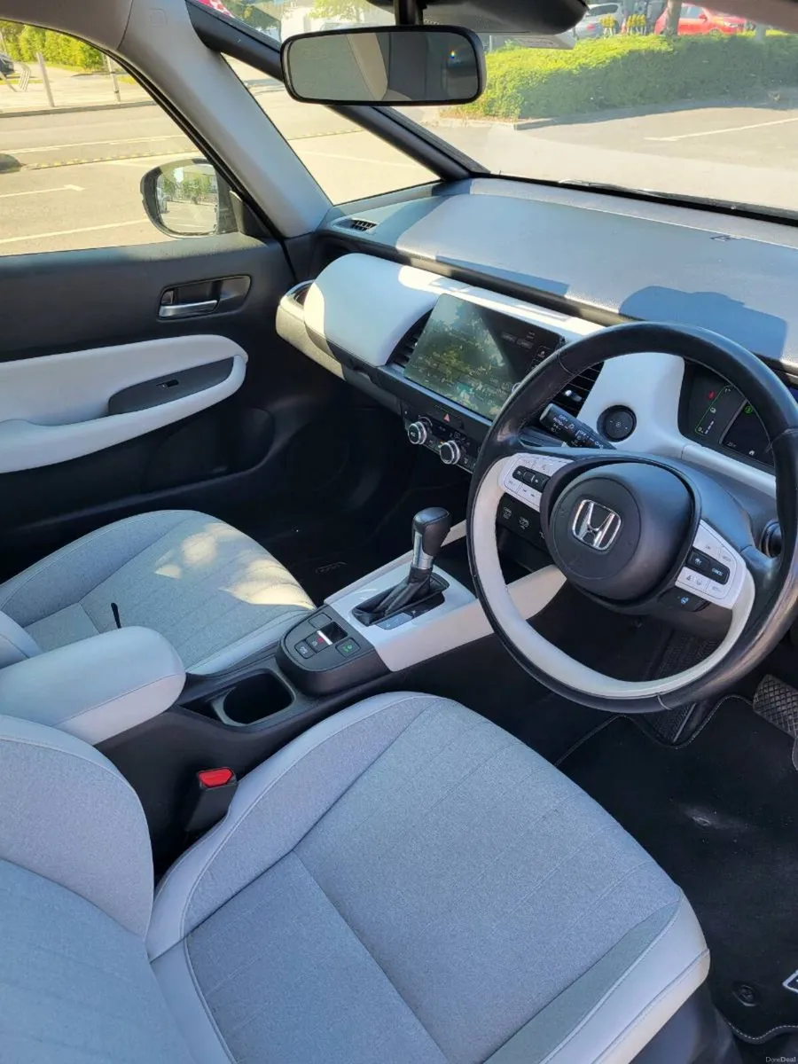 Car - Image 4