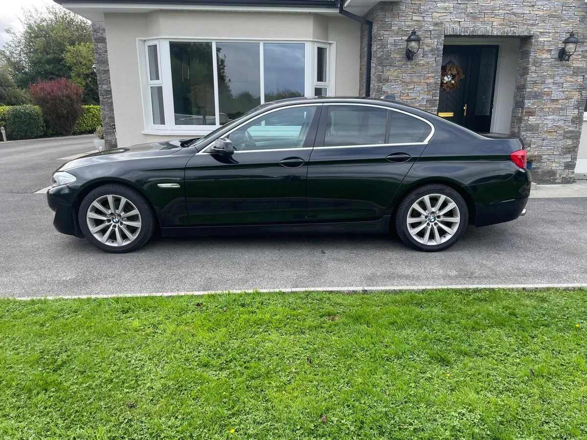 BMW 5-Series 2011 - Image 6
