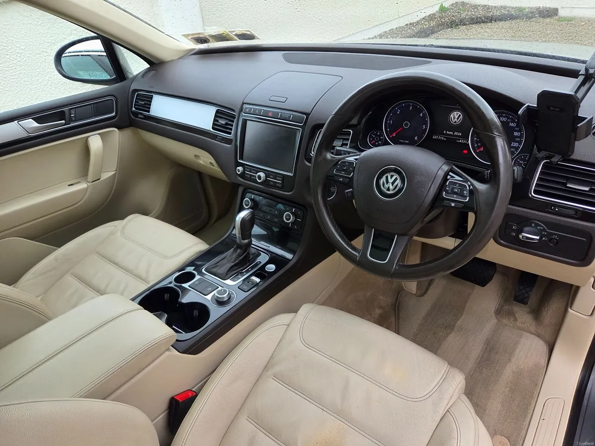Volkswagen Touareg 2017 R-Line *Pan Sunroof* - Image 3