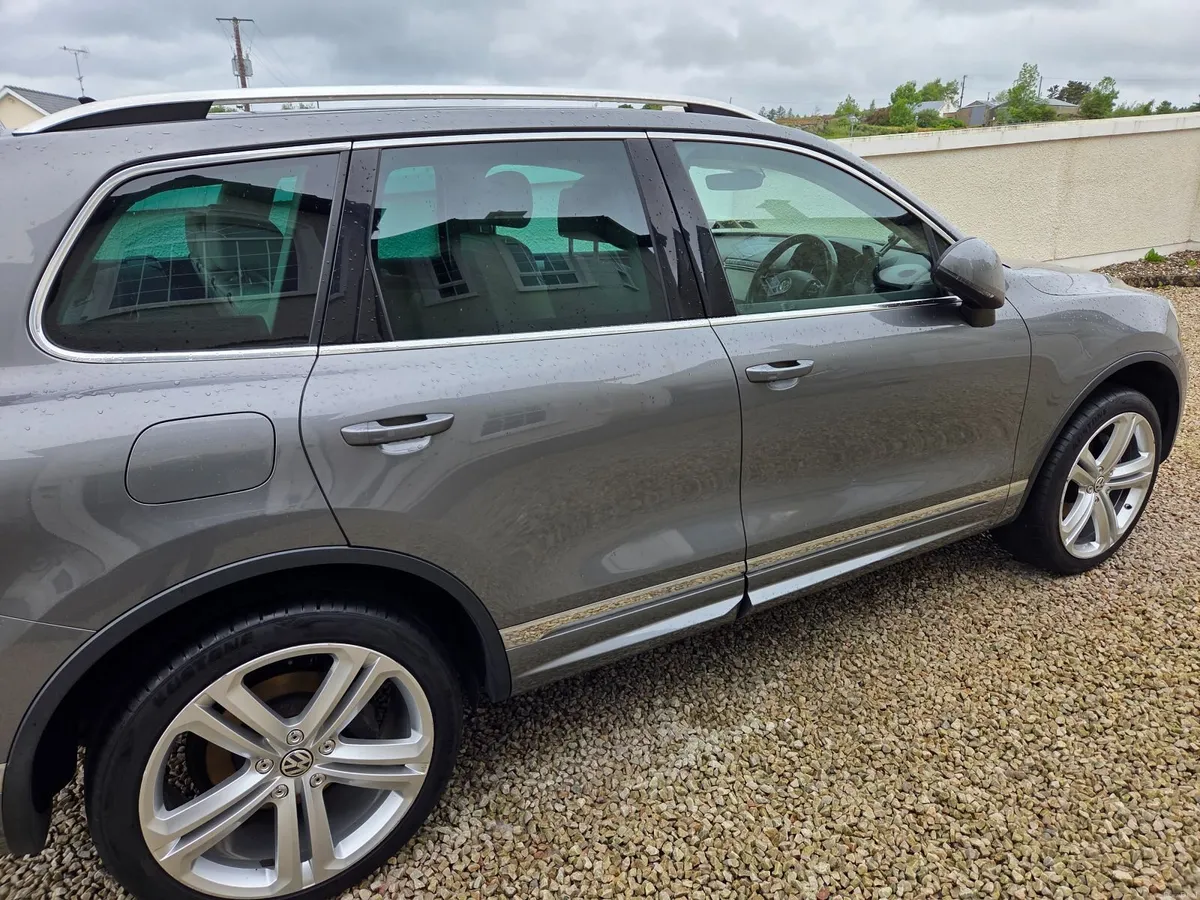 Volkswagen Touareg 2017 R-Line *Pan Sunroof* - Image 4