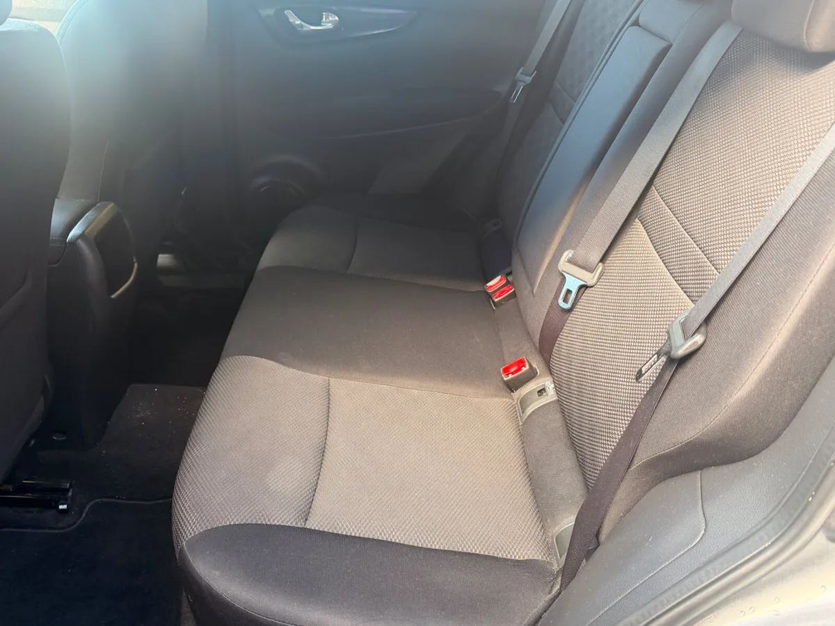 Nissan Qashqai 2017 1.5 comes with warranty - Image 4