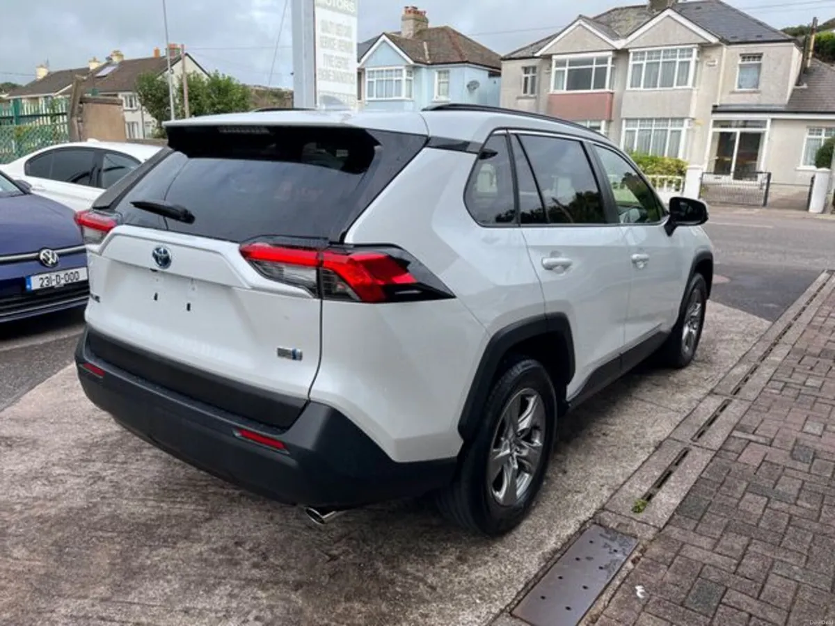 Toyota RAV4 Hybrid automatic - Image 3