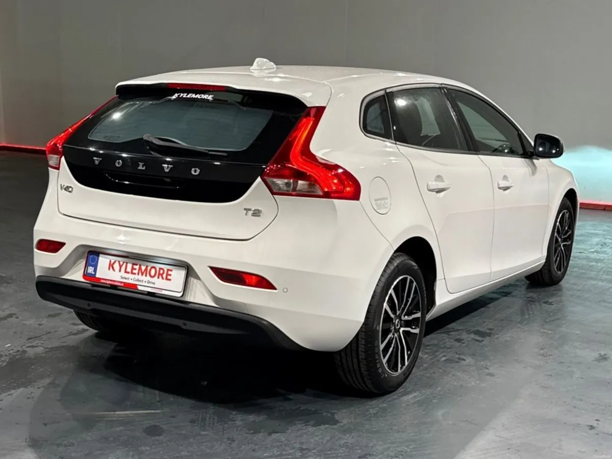 Volvo V40 1.5 AUTOMATIC - FACTORY ALLOYS - CRUISE - Image 3