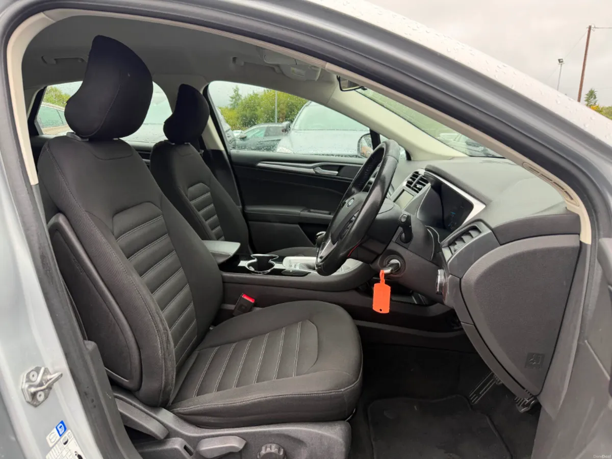 Ford Mondeo 1.6 TDCI Style ECO S/S 115PS 5DR * BLU - Image 4