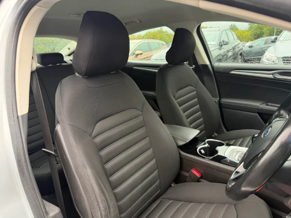 Ford Mondeo 1.6 TDCI Style ECO S/S 115PS 5DR * BLU - Image 5