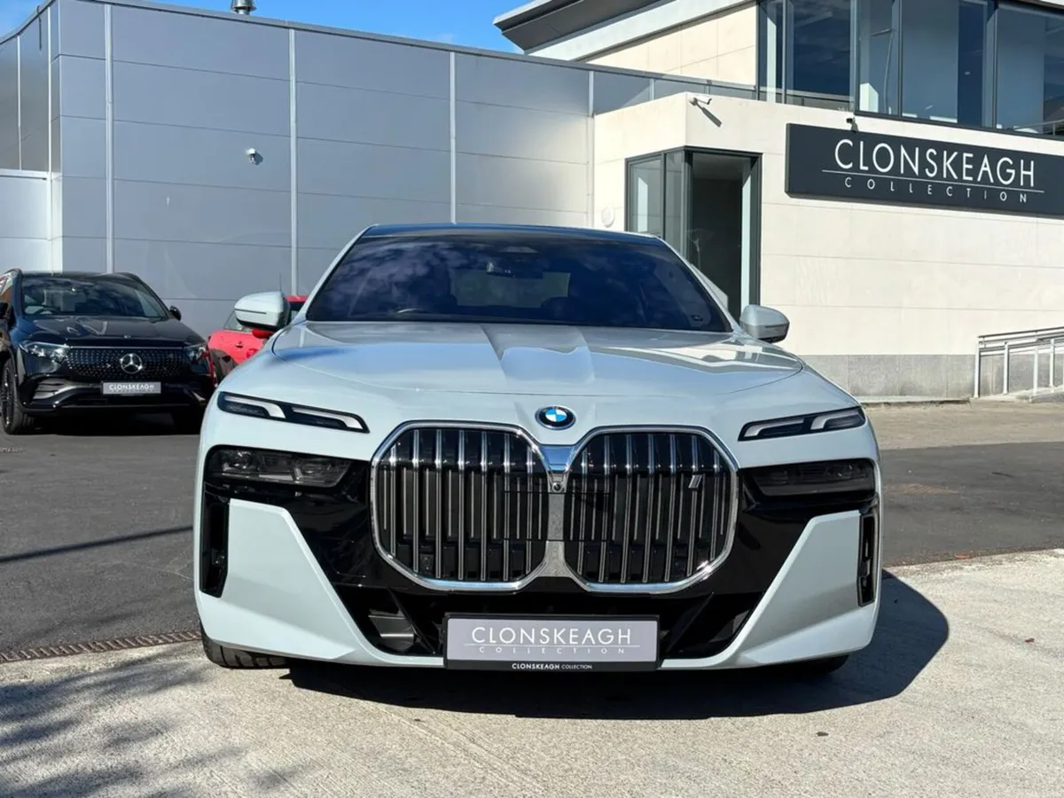 BMW i7 EDRIVE50 M SPORT - Image 3