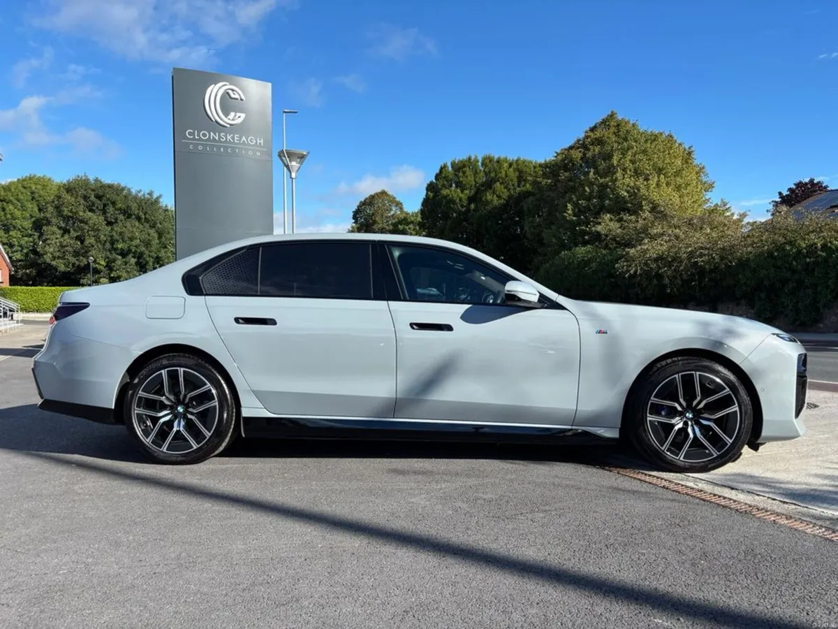 BMW i7 EDRIVE50 M SPORT - Image 2