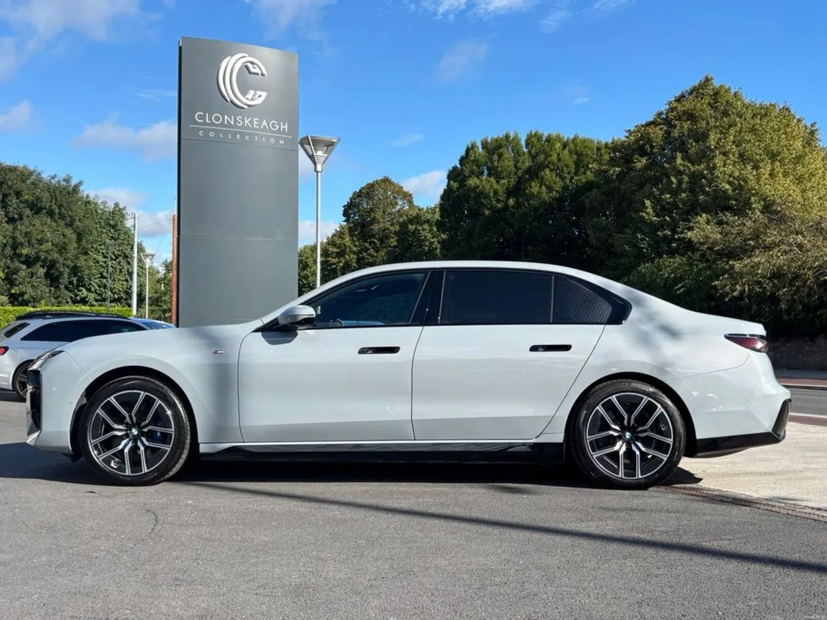 BMW i7 EDRIVE50 M SPORT - Image 4