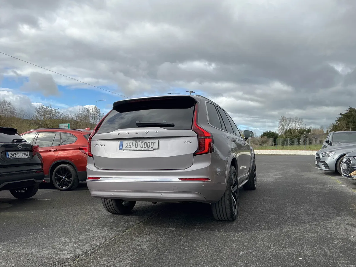 2025 VOLVO XC90 CORE T8 PHEV AWD AUTO - Image 6