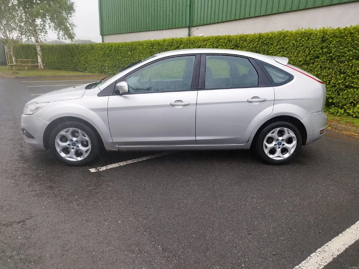 Ford Focus hatchback 2011 - Image 4