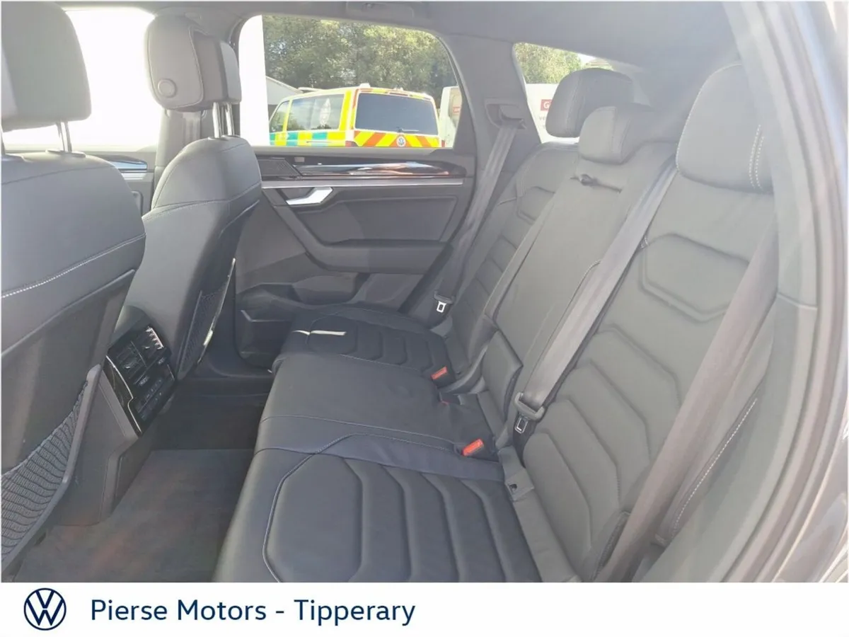 Volkswagen Touareg 3.0 TSI PHEV 462HP R - Image 6