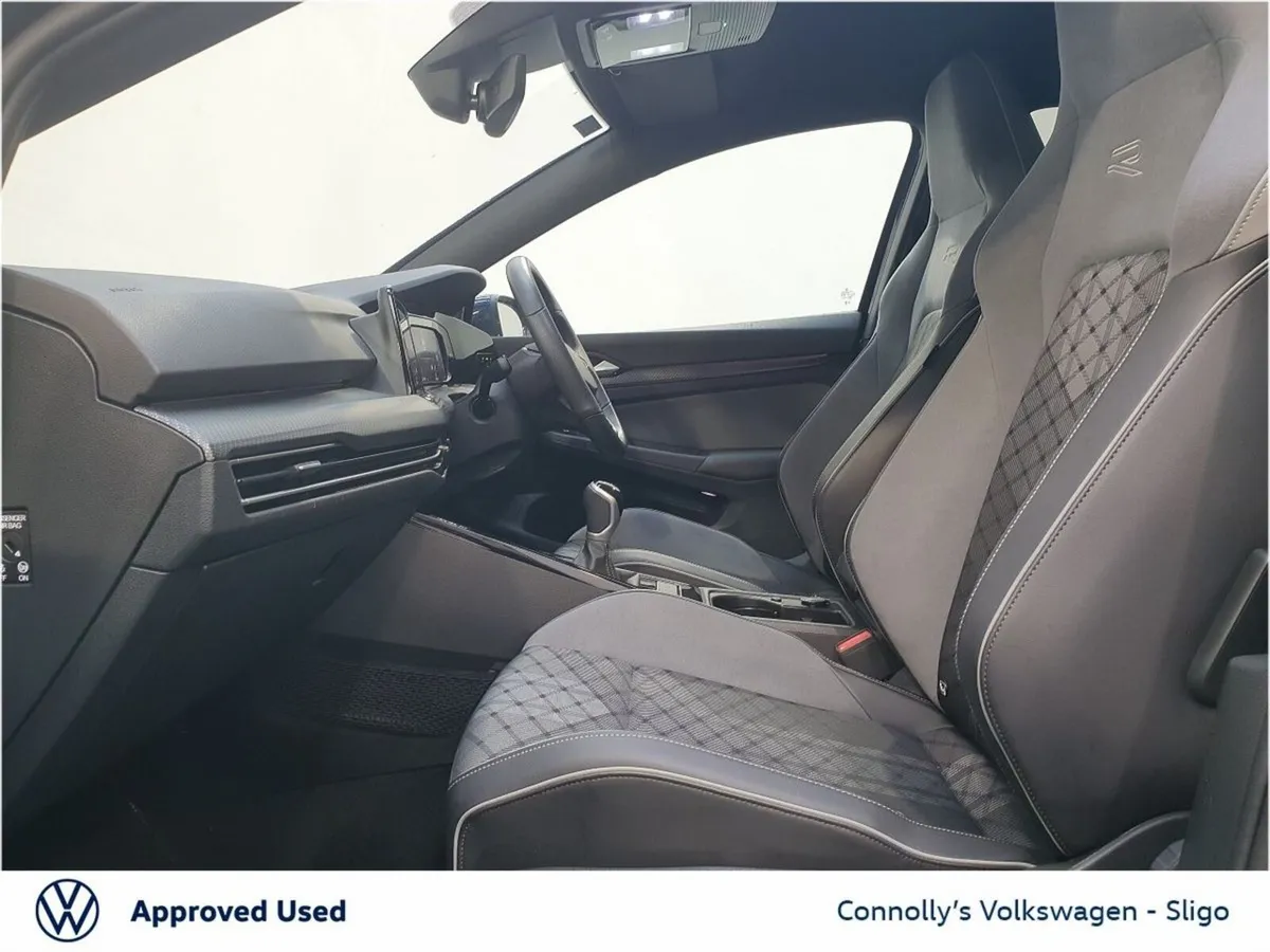 Volkswagen Golf RLINE 1.5 TSI 130HP - Image 4