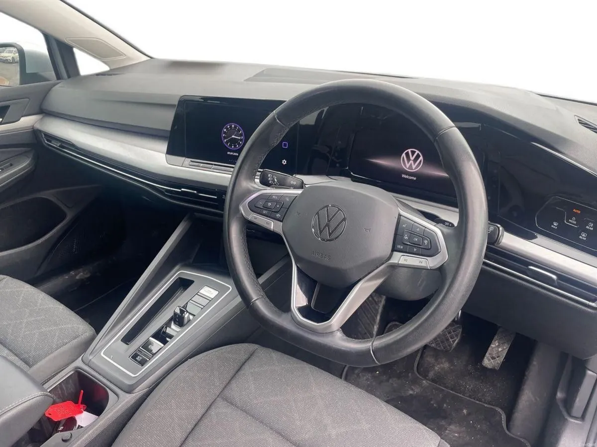 Volkswagen Golf 1.0 TSI 110HP Life - Image 5