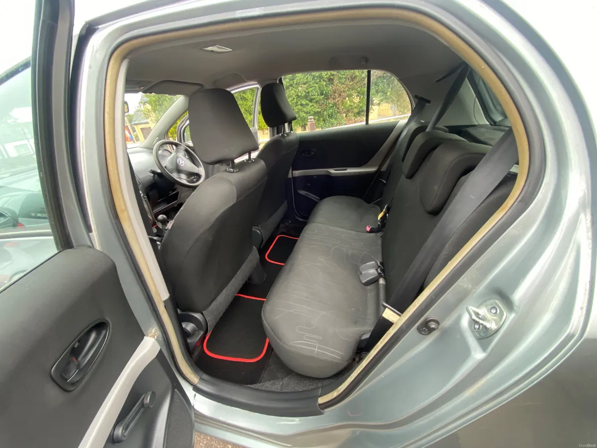 Toyota Yaris 2010 - Image 4