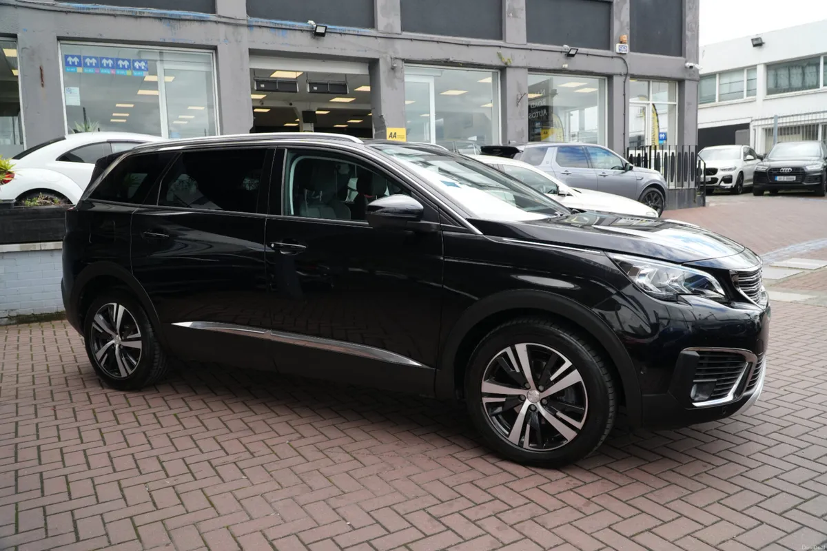 Peugeot 5008 2020 - Image 2
