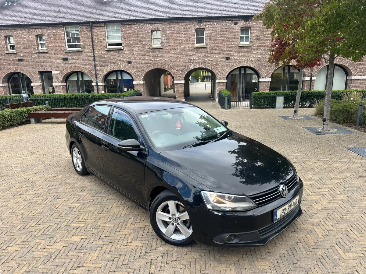 Volkswagen Jetta 2013 - Image 2