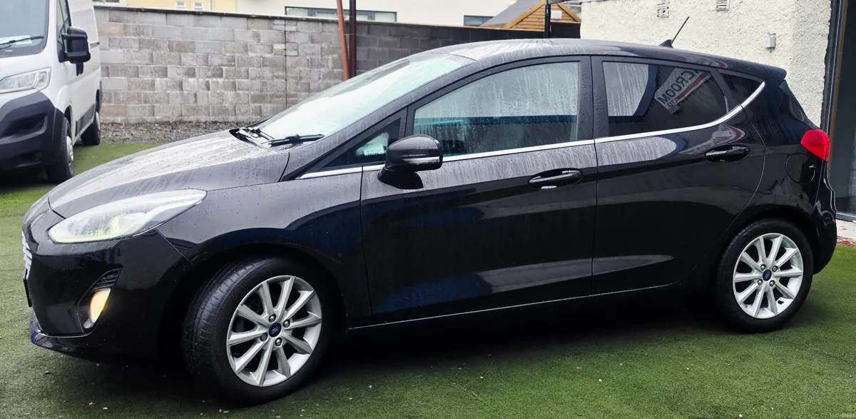Ford Fiesta  TITANIUM SPEC LOW KM - Image 2