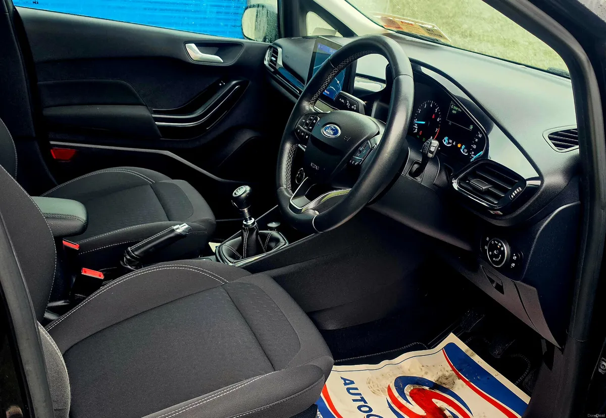Ford Fiesta  TITANIUM SPEC LOW KM - Image 5