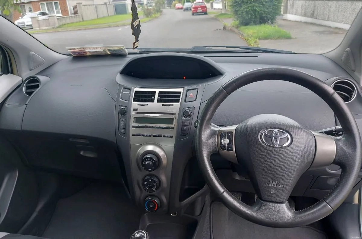 Toyota Yaris 2010 1.3 vvti TR model - Image 6