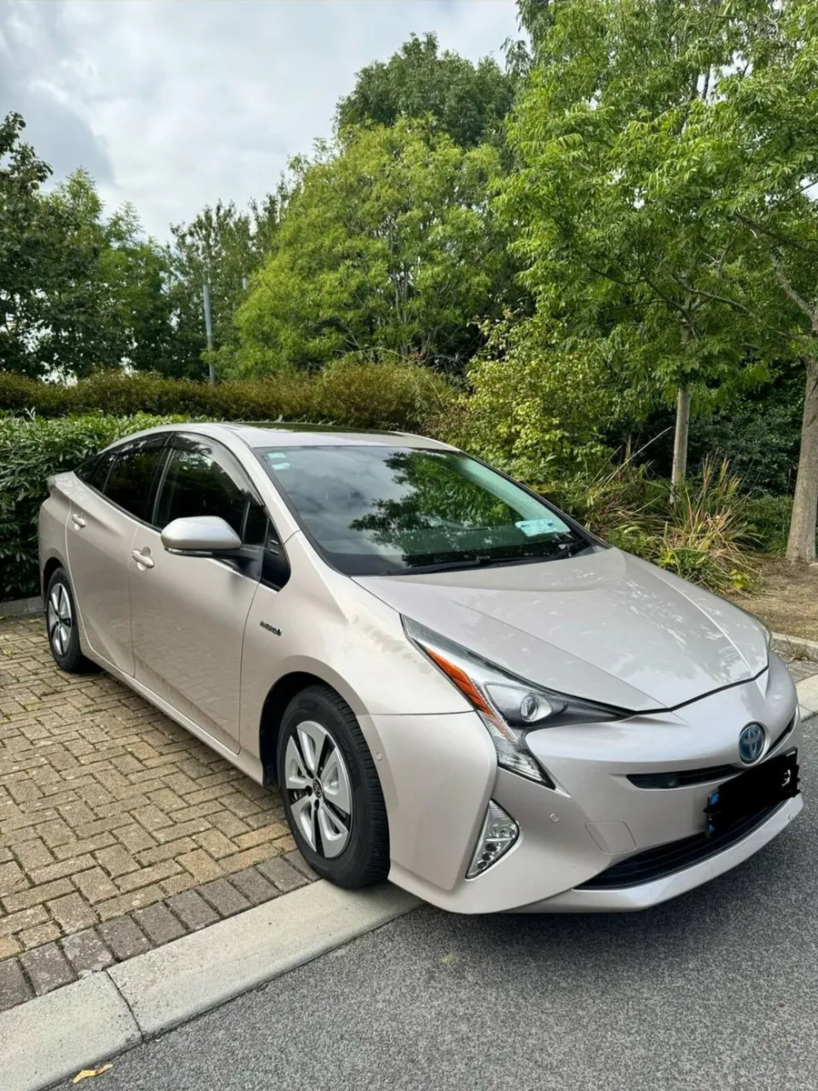 Toyota Prius 1.8 Hybrid Automatic 2017 - Image 3