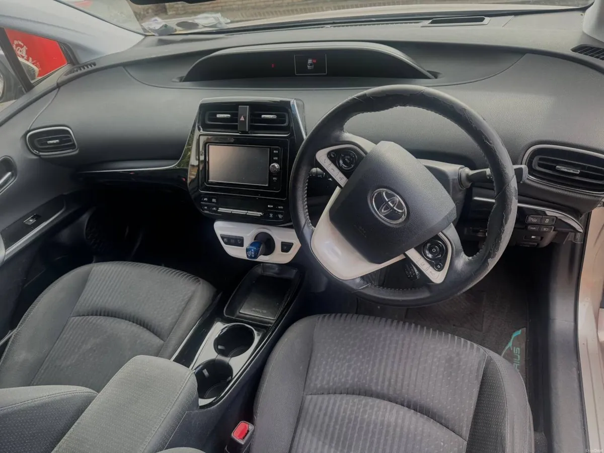 Toyota Prius 1.8 Hybrid Automatic 2017 - Image 6