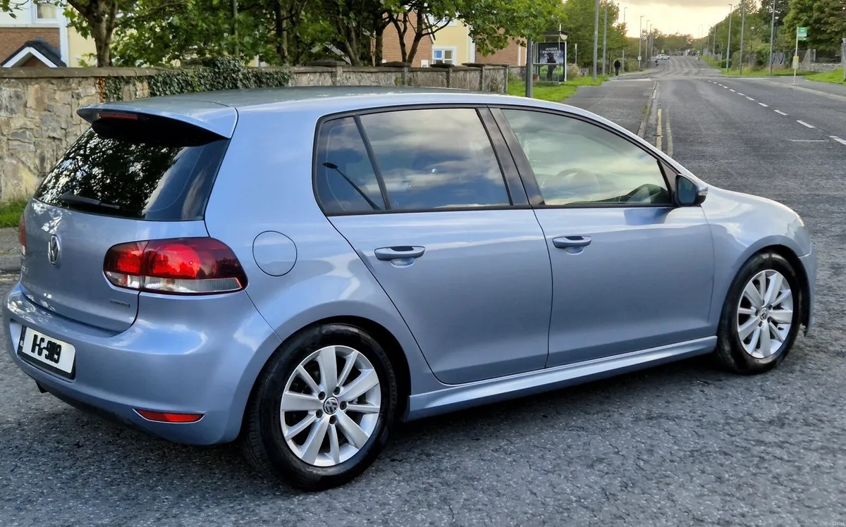 11 Volkswagen Golf - Image 4