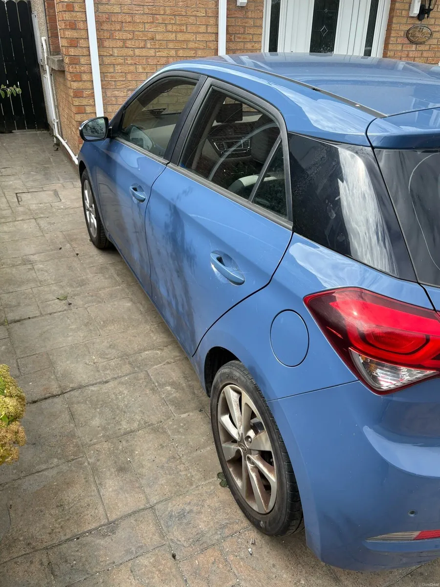 2015 Hyundai i20 Deluxe - Image 4