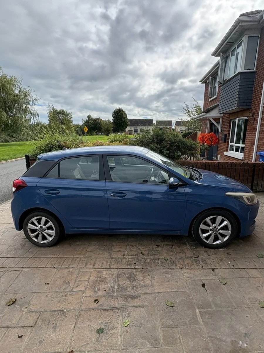2015 Hyundai i20 Deluxe - Image 2