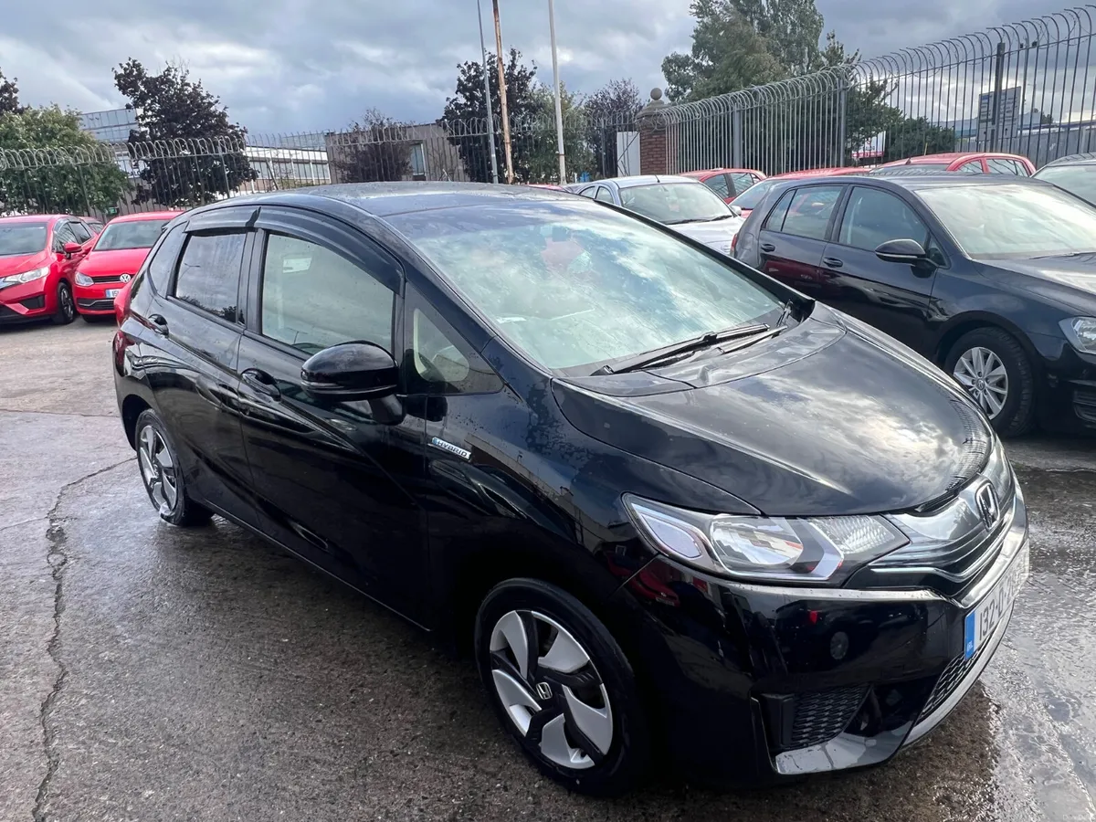 Honda Fit 2013 1.5 Hybrid Auto / New Nct/ warranty - Image 2